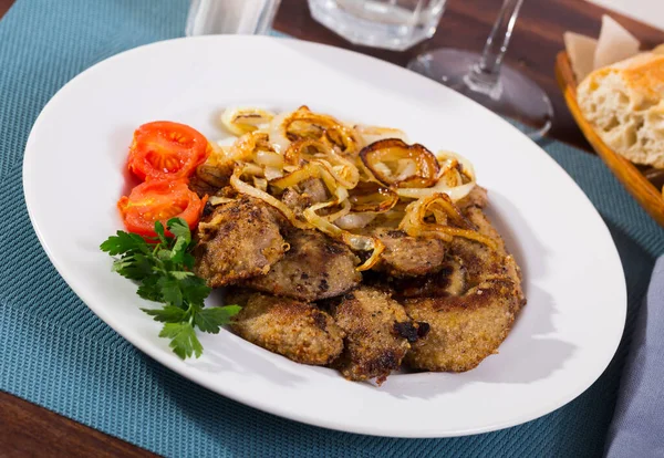 Fried Rabbit Liver Served White Plate Grilled Onion Cherry Tomatoes — Stock Photo, Image