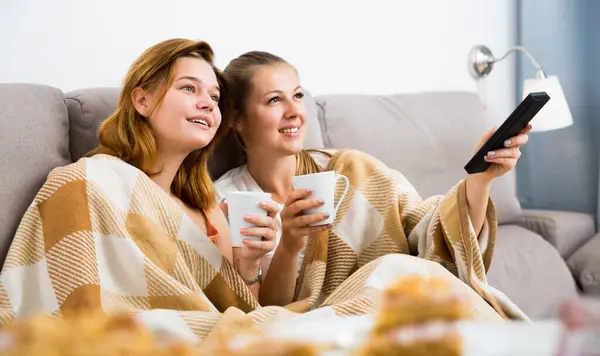 Two Young Women Plaide Watching Warming Tea Home — Stock Photo, Image