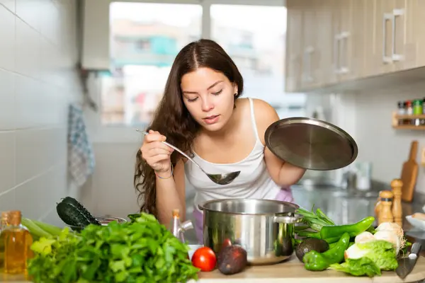 Young Woman Maintaining Healthy Lifestyle Cooking Home Kitchen — Stock Photo, Image
