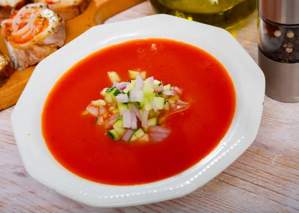 Traditional Spanish Refreshing Pureed Soup Gazpacho Tomatoes Served Chopped Vegetables — Stock Photo, Image