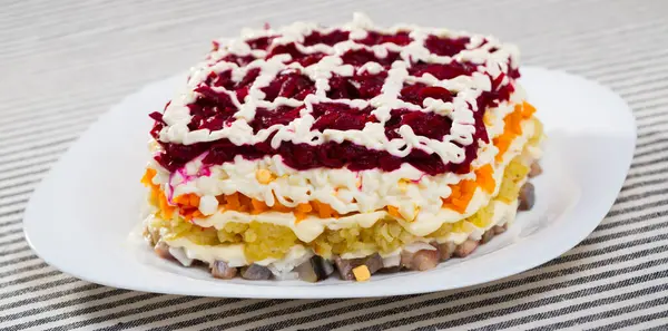 Haring Onder Bontjas Traditionele Russische Gelaagde Salade Met Gezouten Haring — Stockfoto