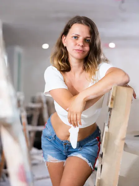 Young Seductive Woman Wearing Revealing Clothes Posing Apartment Repair Works — Fotografia de Stock