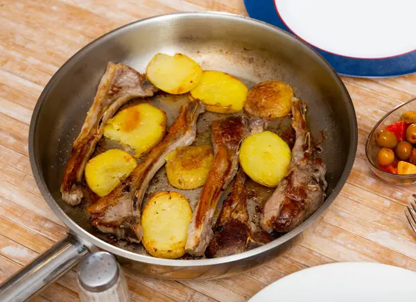Roasted Mutton Ribs Potatoes Served Pot Pickled Vegetables Appetizer — Stock Photo, Image