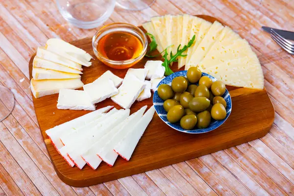 Sliced Cheese Different Types Served Honey Olives Table — Stock Photo, Image