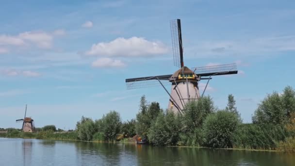 Serene Landscape Windmills Kinderdijk Riverside Province South Holland Netherlands — Stock Video
