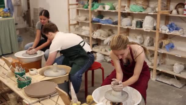 Teenage Girl Sculpts Ceramic Product Ceramic Workshop High Quality Footage — Stock Video
