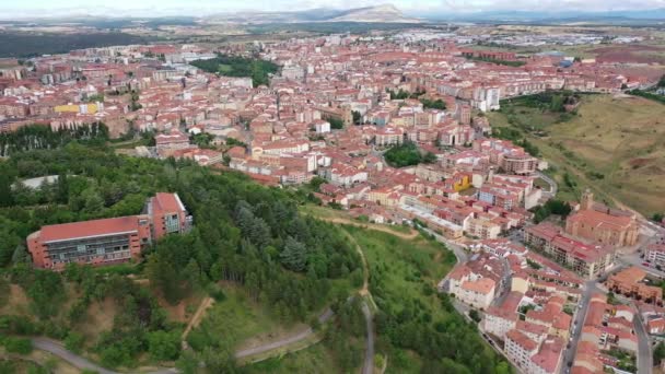 Vista Aérea Pequena Cidade Espanhola Soria Fundo Paisagem Pitoresca Com — Vídeo de Stock