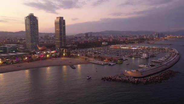 Schilderachtige Avond Luchtfoto Van Het Kustgebied Van Barcelona Met Uitzicht — Stockvideo