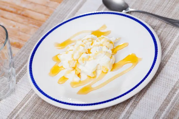 Soft Cheese Honey White Plate — Zdjęcie stockowe