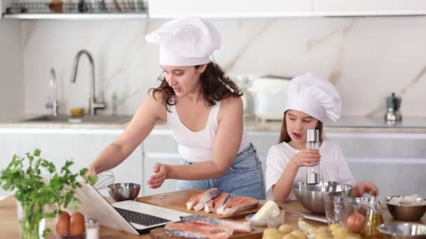 Housewife Her Daughter Hats Participate Online Cooking Class Cook Salmon — Stock Video