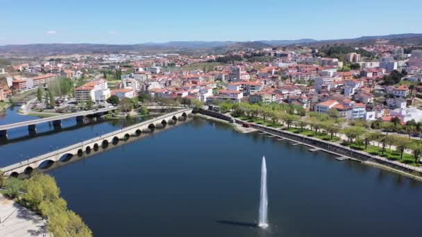 Panoramica Veduta Drone Della Piccola Città Portoghese Mirandela Sulle Rive — Video Stock