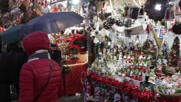 Barcelona Spanje December 2019 Traditionele Kerstmarkt Buurt Van Kathedraal Avond — Stockvideo