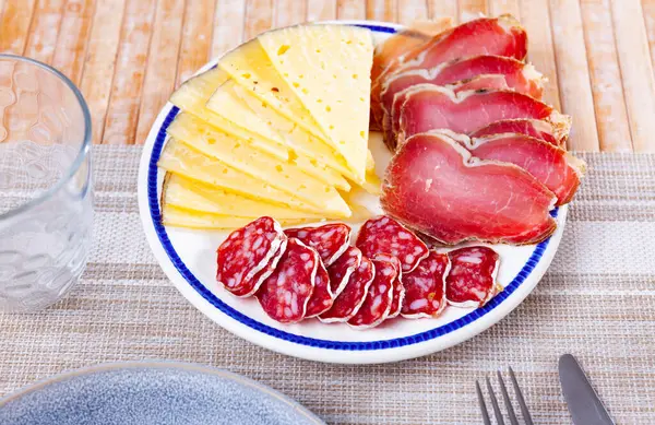 Slices Cheese Sliced Smoked Sausage Ham Plate Traditional Meat Delicacies — Stock Photo, Image