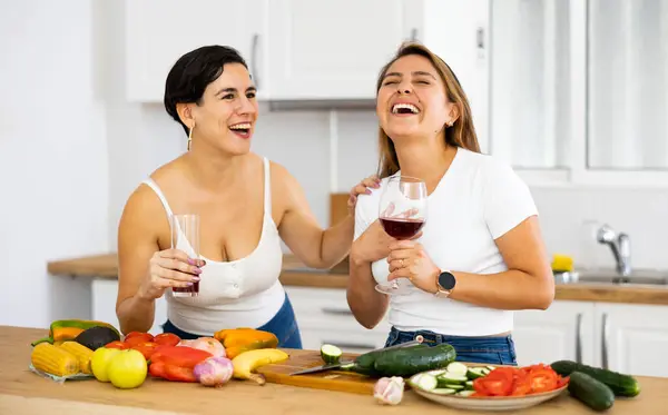 Happy Female Friends Glasses Red Wine Chatting Preparing Salad Together — Stock Photo, Image