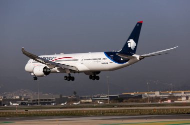 BARCELONA, SPAIN - JANUARY 24, 2020: View of Aeromexico Airlines N446AM Boeing 787 during final approaching to runway at El Prat Airport.. clipart