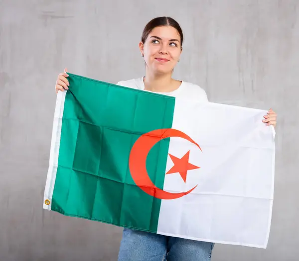 Joyous Young Woman Algeria Flag Hands Posing Happily Light Unicoloured — Stock Photo, Image