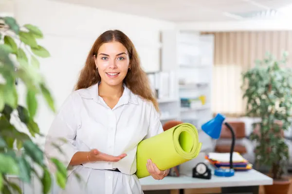 Portrait Happy Young Female Office Worker Taking Break Work Practicing — Stock Photo, Image