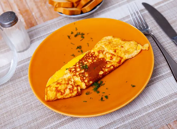Licht Gezond Ontbijt Van Gebakken Omelet Met Kaas Gehakte Geurige — Stockfoto