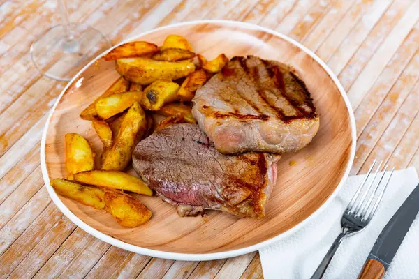 Grilled Beef Fried Potato Served Table Serving Pieces — Stock Photo, Image