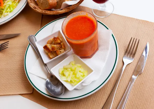 Delicious Spanish Cold Soup Gazpacho Raw Blended Vegetables Garnished Crispy — Stock Photo, Image