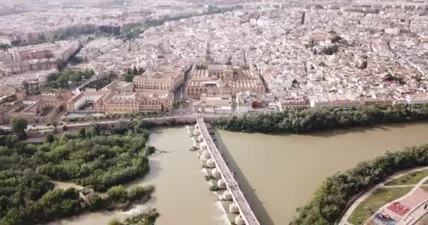 Vedere Aeriană Centrului Orașului Spaniol Cordoba Moscheea Carhedral Podul Roman — Videoclip de stoc