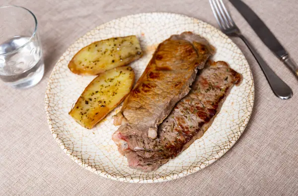 Dinner Table White Plate Juicy Fried Slice Beef Veal Tenderloin — Stock Photo, Image