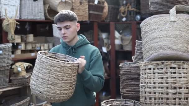Male Shopper Furniture Center Chooses New Wicker Laundry Basket High — Stock Video