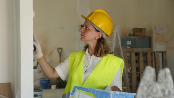 Professional Female Painter Protective Helmet Yellow Vest Paints Walls Paint — Stock Video