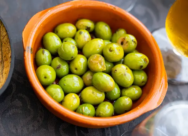 Typical Spanish Tapas Green Pickled Olives Pits Plate — Stock Photo, Image