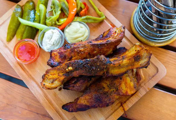 Spicy Grilled Pork Ribs Served Sweet Sour Sauce Mustard Horseradish — Stock Photo, Image