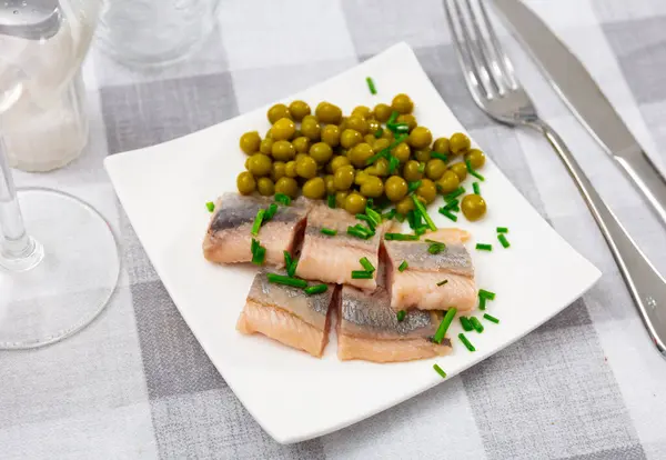 Appetizing Herring Cut Pieces Canned Green Peas —  Fotos de Stock