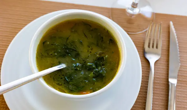 Net Gekookte Caldo Verde Geserveerd Tafel Populaire Soep Portugese Keuken — Stockfoto