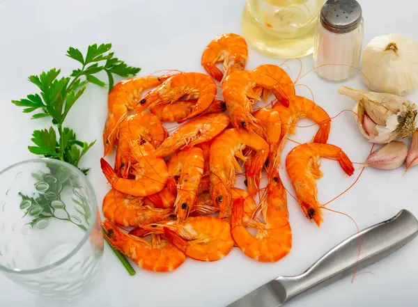 Pile Defrosted Red Prawns Prepared Cooking Lying Table Garlic Cloves — Stock Photo, Image