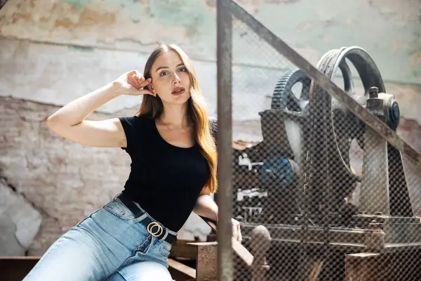 Young Attractive Brown Haired Woman Posing Metal Mesh Abandoned Industrial — Stock Photo, Image