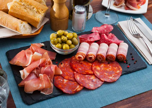 Appetizing Cold Cuts Spanish Ham Bacon Spicy Dry Cured Sausages — Stock Photo, Image