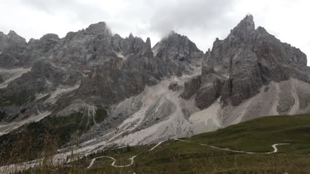Góry Pokryte Chmurą Passo Rolle Baita Segantini Dolomity Włoskie Wysokiej — Wideo stockowe