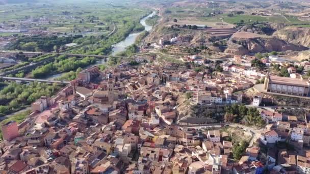 阳光明媚的日子里 西班牙弗拉加镇的一个古老的历史地区 Casco或Fraga Vieja 位于丘陵地带的Cinca河谷上 高质量的4K镜头 — 图库视频影像