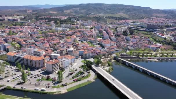 Szenische Drohnenaufnahme Von Mirandela Einer Kleinen Portugiesischen Stadt Ufer Von — Stockvideo