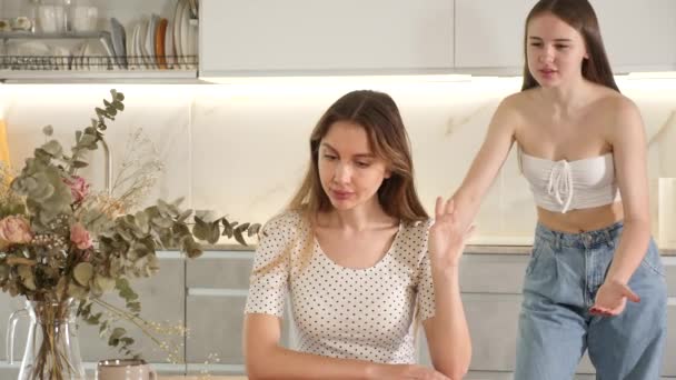 Two Young Women Quarrel Kitchen — Stock Video