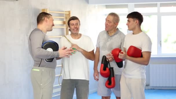 Athletic Men Talking Each Other Boxing Training Gym High Quality — Stock video