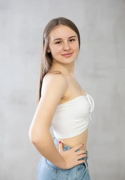 Stock image Young positive woman in casual clothes poses in studio