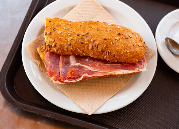 Appetizing Ham Sandwich Served Breakfast Platter — Stock Photo, Image