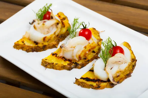 stock image Plate with Cuttlefish grilled with pineapple and cherry tomatoes and sweet and sour sauce Chile