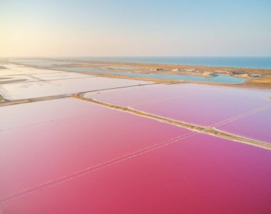 Deniz tuzu gölü. Eşsiz doğa bileşimi.