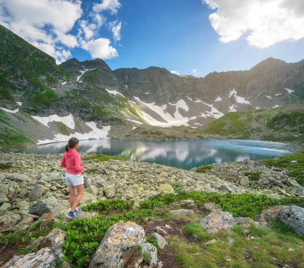Krajobraz Kaukazu Dukka Jezioro Górach Osoba Natura Scena Podróży Relaksu — Zdjęcie stockowe