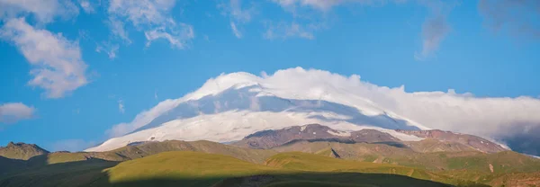 エルブラス山と昇る太陽 自然景観 — ストック写真
