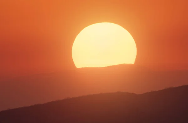 Große Sonne Bei Sonnenuntergang Zusammensetzung Der Natur — Stockfoto