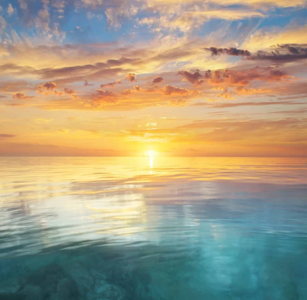 Hemel Achtergrond Water Reflectie Zonsondergang Samenstelling Van Natuur — Stockfoto