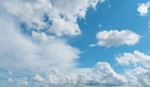 Diepblauwe Lucht Zomerzon Natuurlijke Lucht — Stockfoto