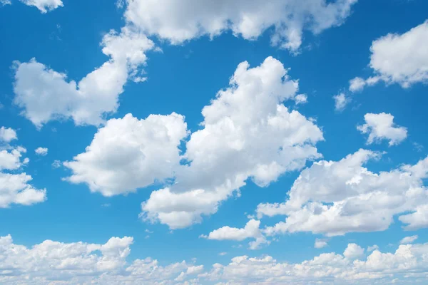 深蓝的天空 自然云彩背景 — 图库照片